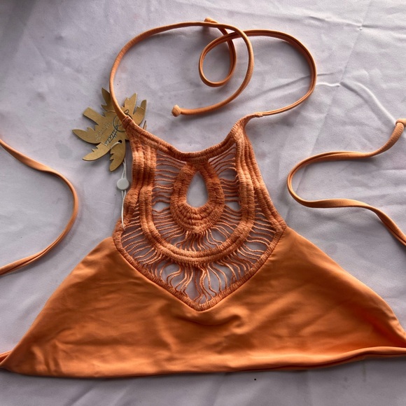 Bettinis Peach Crochet High Neck Bikini Top M NWT - Picture 7 of 8
